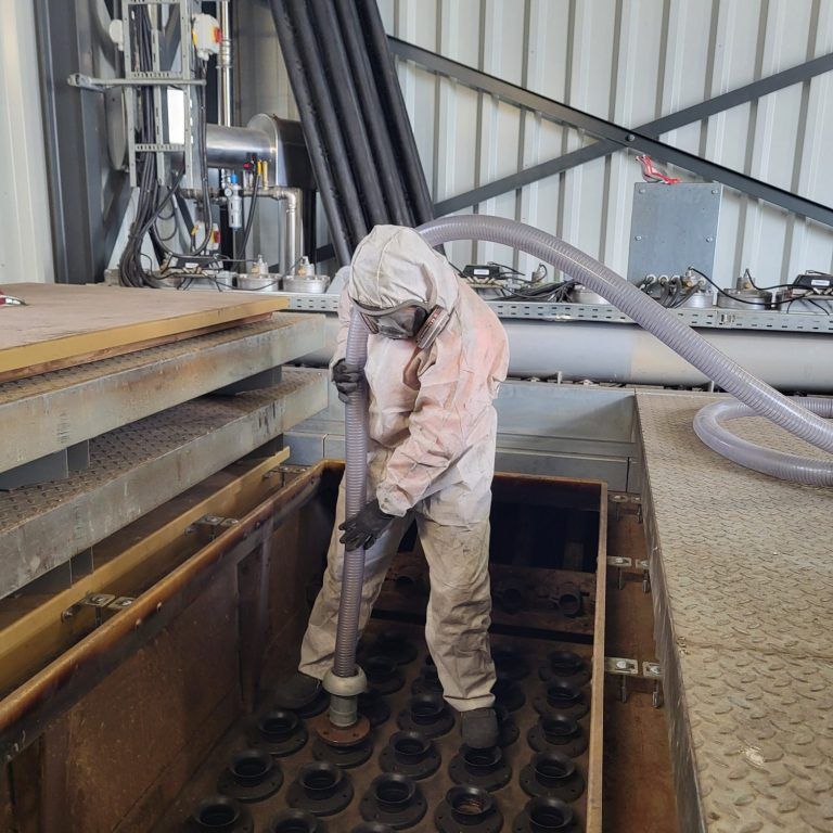 Die Filterreinigung wird direkt in Ihrer Anlage durchgeführt, wodurch zeit- und kostenintensive Montagearbeiten entfallen.