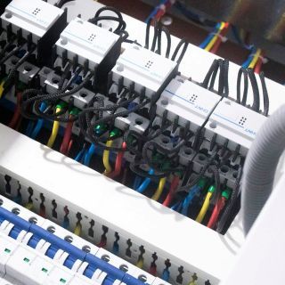 Sicherer Betrieb elektrischer Anlagen & Betriebsmittel – gesetzlich gefordert, fachgerecht umgesetzt