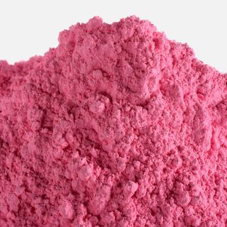 Leckageprüfung mit fluoreszierendem Kontrastpulver – feine Partikelaustritte werden unter UV-Licht sichtbar gemacht.