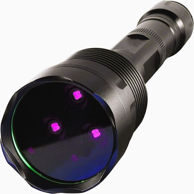 UV-Taschenlampe mit präzisen 365 nm ultraviolettem Schwarzlicht eignet sich ideal für professionelle Detektionsanforderungen mit einer Reichweite von bis zu 30 Metern.